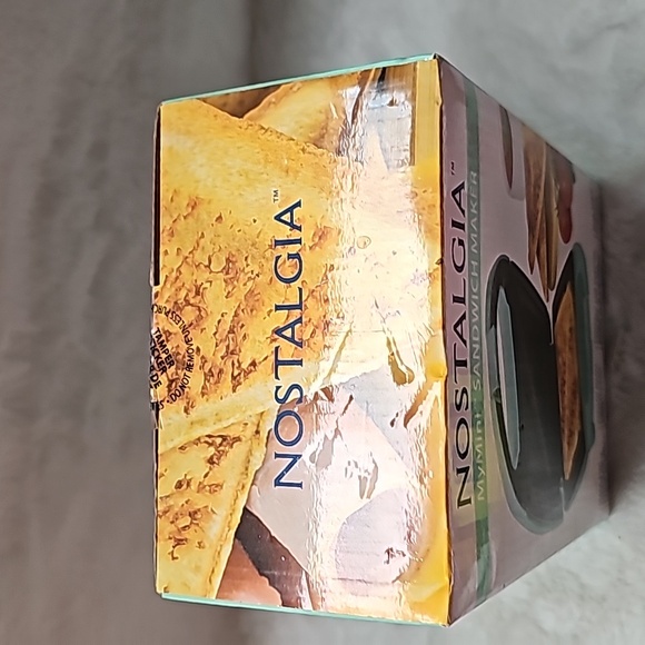 Nostalgia My Mini Sandwich Maker - Picture 2 of 3